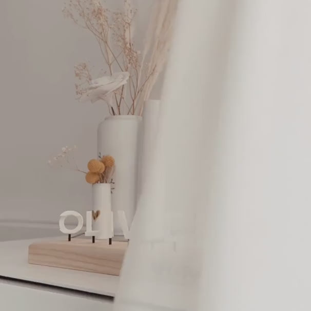 Un digraphe et une carte origami en papier