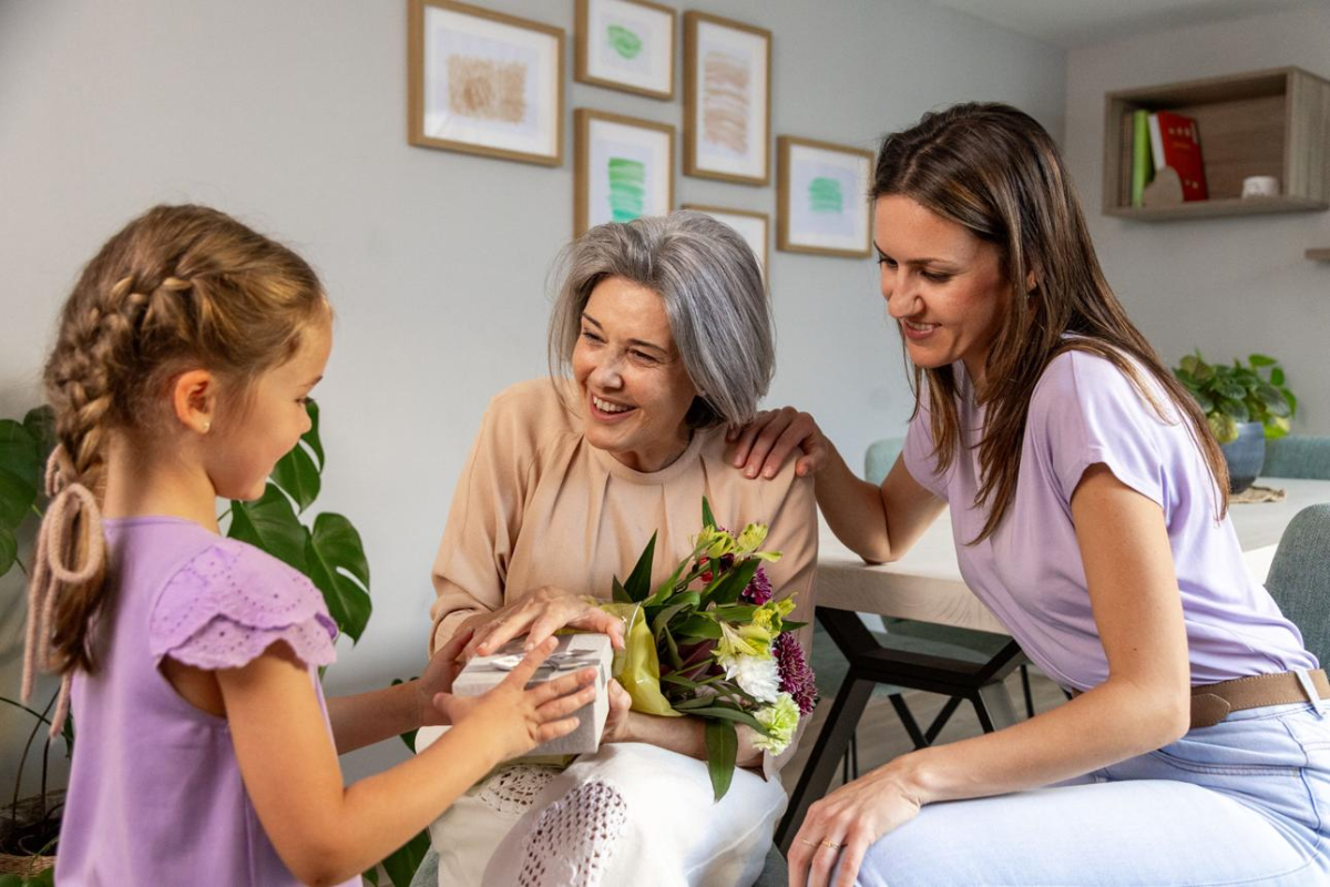 Cadeau fête des grand mère 2026 : quelles idées offrir cette année